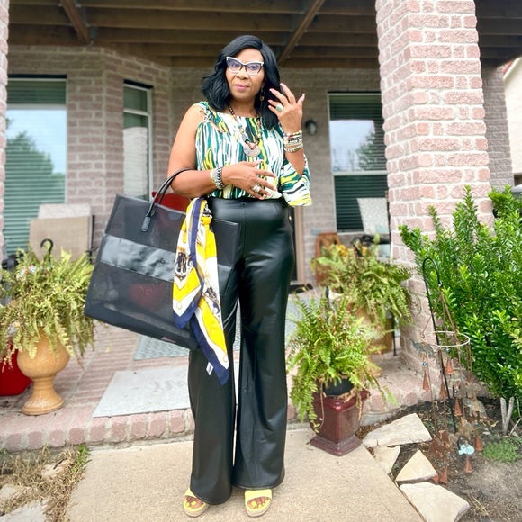 Big Burberry bag, see through mesh. - Picture 8 of 9